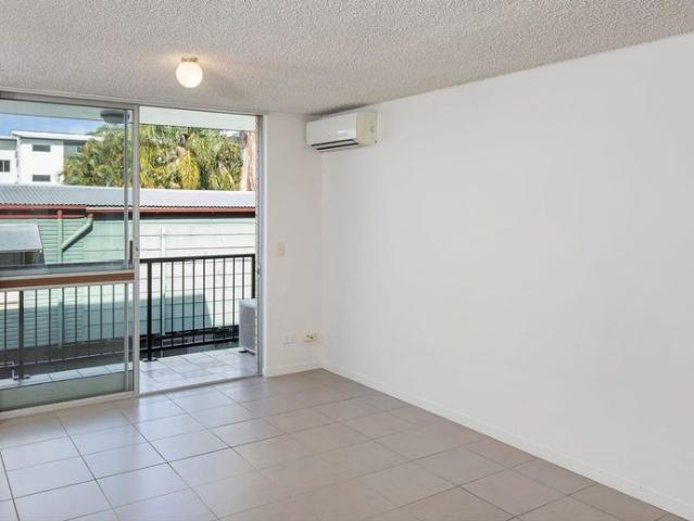 This lovely unit is just perfect for those with a busy lifestyle!