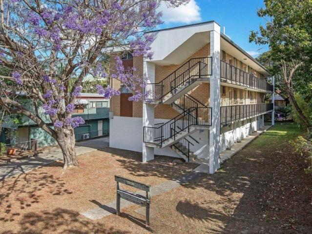This lovely unit is just perfect for those with a busy lifestyle!
