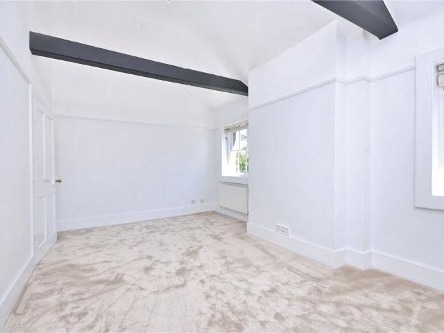 A wonderful four bedroom first floor flat in this stunning location. Set in an idyllic spot overlooking Kew Green and Kew Preparatory School. Offering a wealth of character and newly decorated throughout. Available end July unfurnished