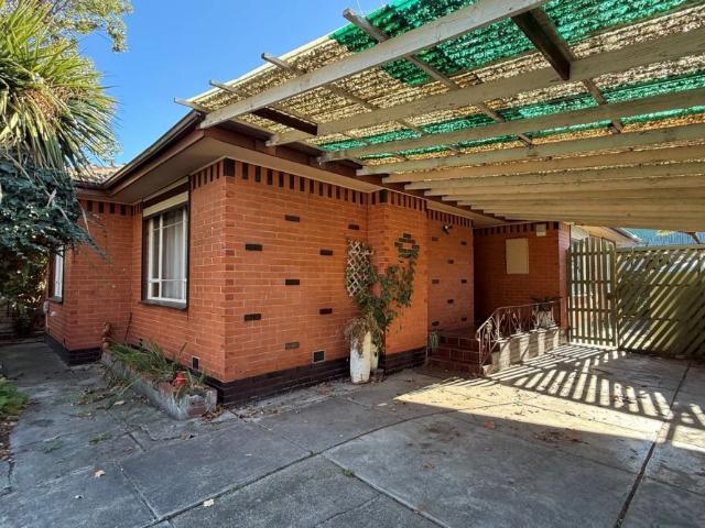 THIS PROPERTY FEATURES