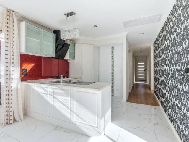 THIS PROPERTY FEATURES