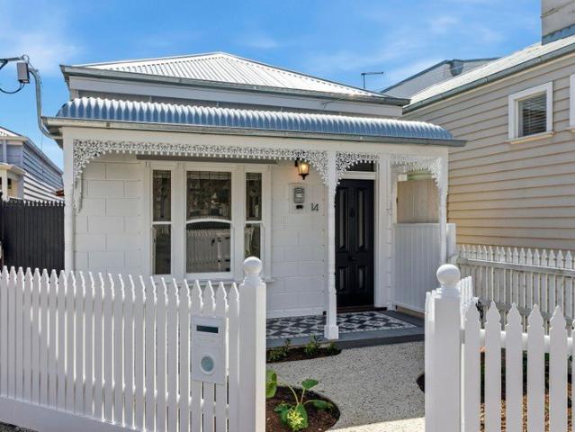 THIS PROPERTY FEATURES