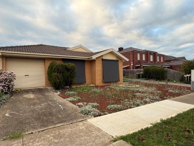 THIS PROPERTY FEATURES