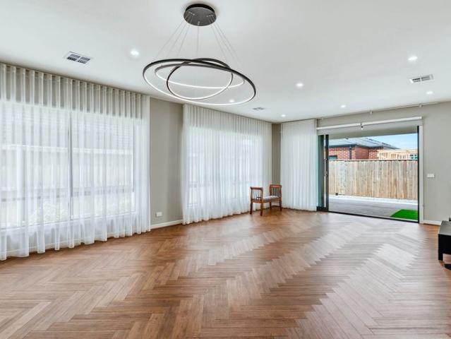 THIS PROPERTY FEATURES
