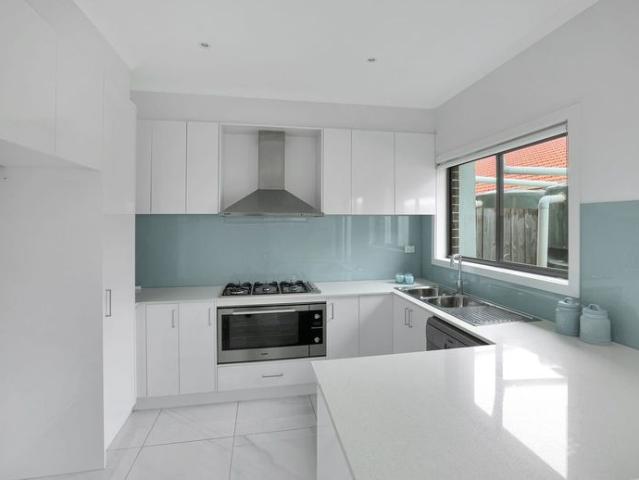 THIS PROPERTY FEATURES