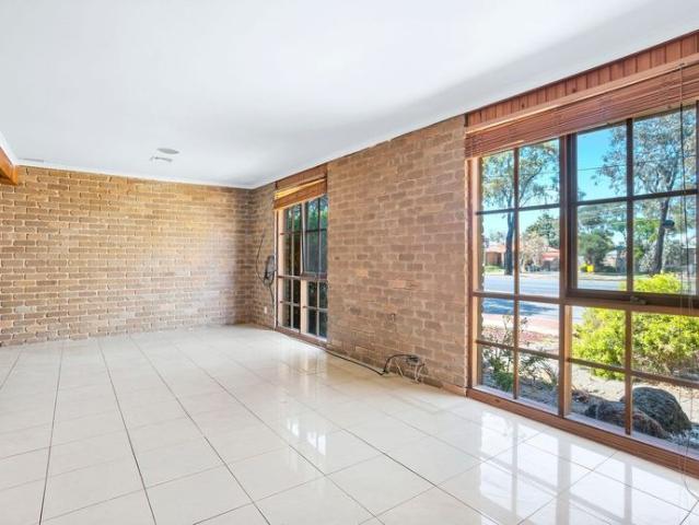 THIS PROPERTY FEATURES