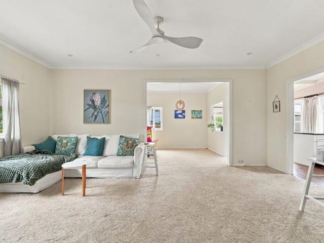 This quaint cottage is located within walking distance of shops, cafes, schools and parks. This won't last long!