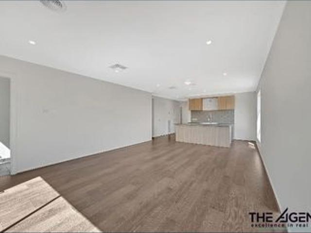 This stunning family gem awaits your move in