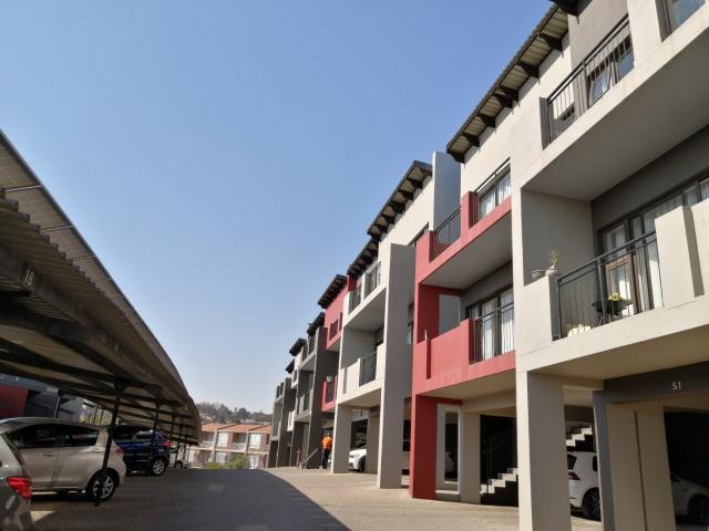 This stylish and modern 1 bedroom, 1 bathroom ground floor apartment is available for rent in the serene suburb of Florida Hills