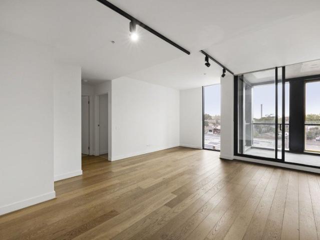 This stylish apartment in the iconic Boiler House development offers modern, low maintenance living in a highly sought after Abbotsford location