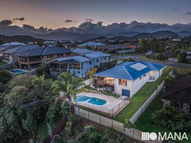 This superb family home in Hundred Hills has everything you could ever want