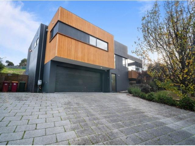 THIS SPACE: Modern Sanctuary with Elevated Views