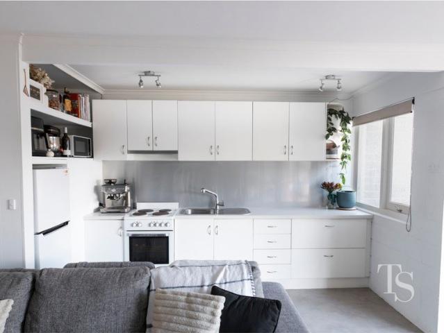 THIS SPACE: Prime Position, Elegant Location!