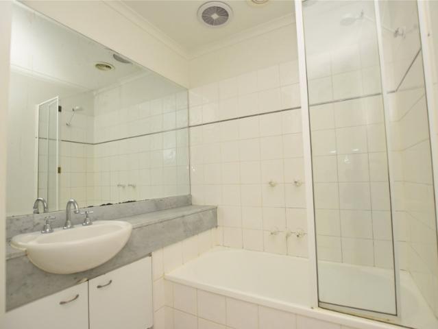 This spacious and unfurnished 3 bedroom apartment