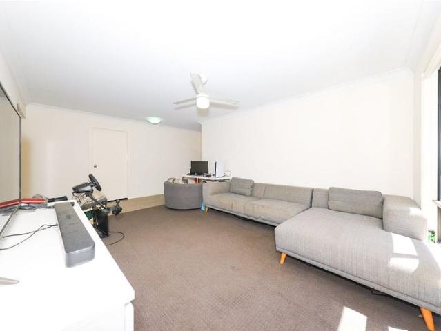 This spacious and luxury 4 bedroom house in quiet and convenient location!