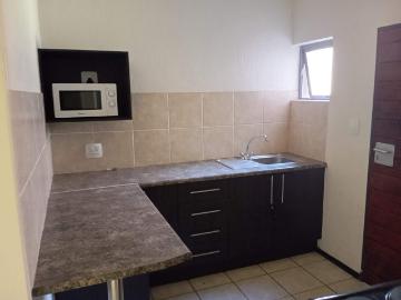 This spacious 1 bedroom apartment is in a majority student occupied complex