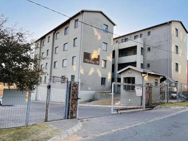 this spacious 2 bedrooms apartment i.