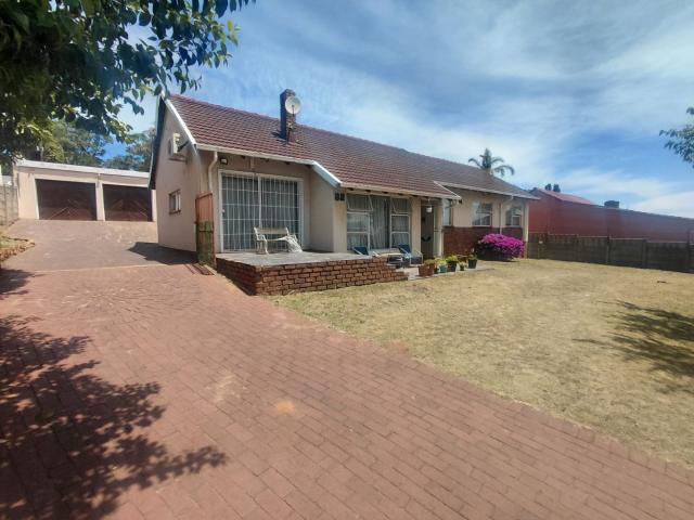 This Spacious 4 Bedroom Home In Wilro Park Is The Perfect Family Home