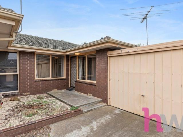 This two bedroom unit is in a desirable and sought after pocket, of werribee!