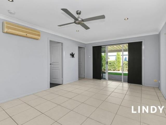 This three bedroom home is located in a great, family friendly street in Hunterview