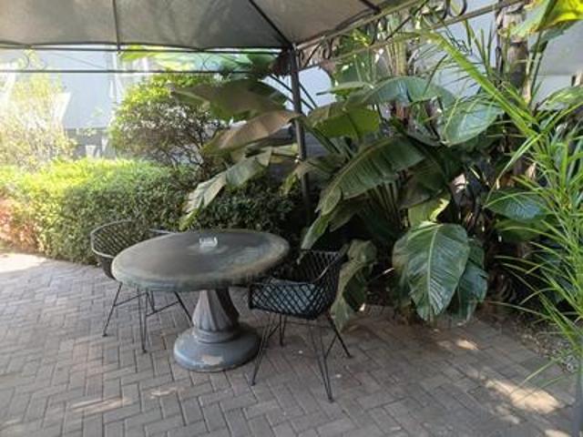 this well maintained furnished luxur.