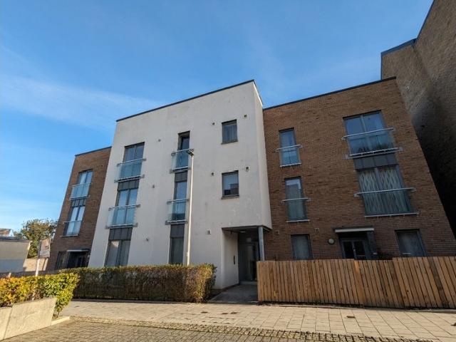 This well presented, bright and spacious two bedroom flat forms part of a modern development and is offered to the market fully furnished