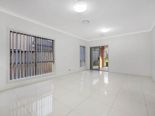 This well presented home offers 4 bedrooms, 2 bathrooms and double lock up garage