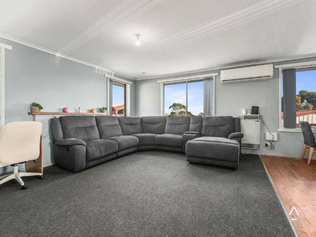 This well presented three bedroom home offers comfortable living in a convenient Rocherlea location