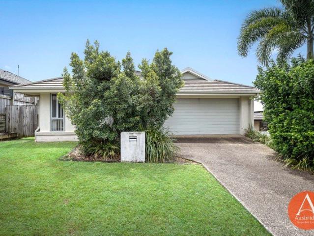 This well presented 3 bedroom, 2 bathroom home offers comfortable and convenient living with plenty of space for the whole family