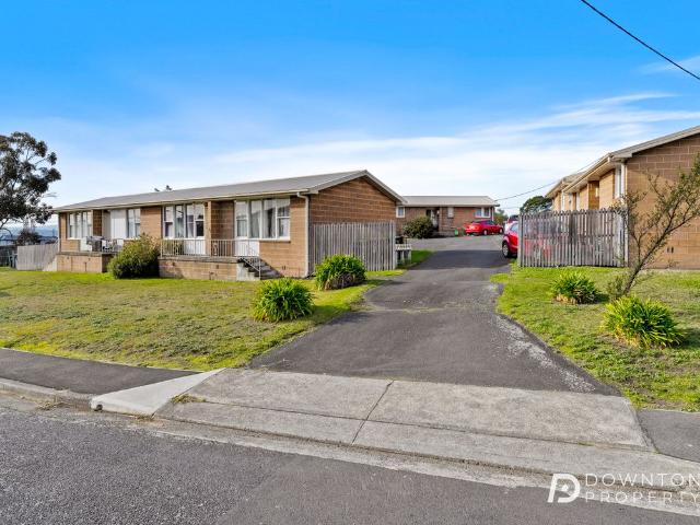 This 1 bedroom unit is located within a quiet complex of 9 units. Downton Property