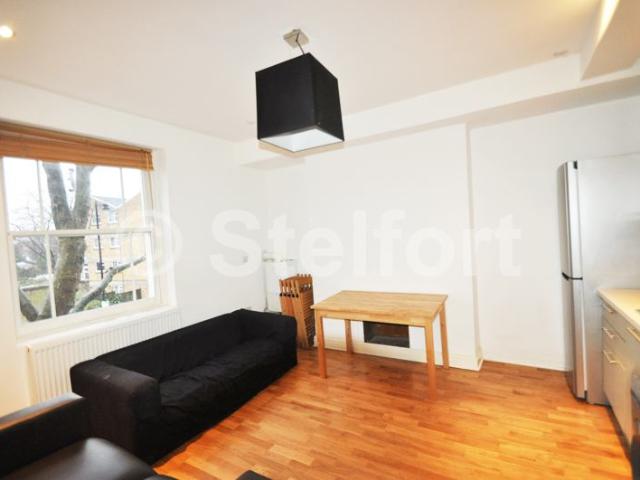 This 2 bed 1st floor flat is set within nice semid