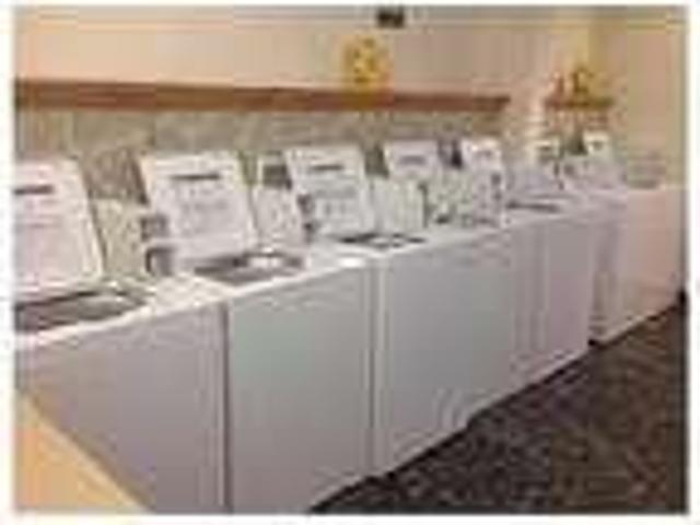 This 3 bed 2 bath unit has plenty of space and guaranteed parking!