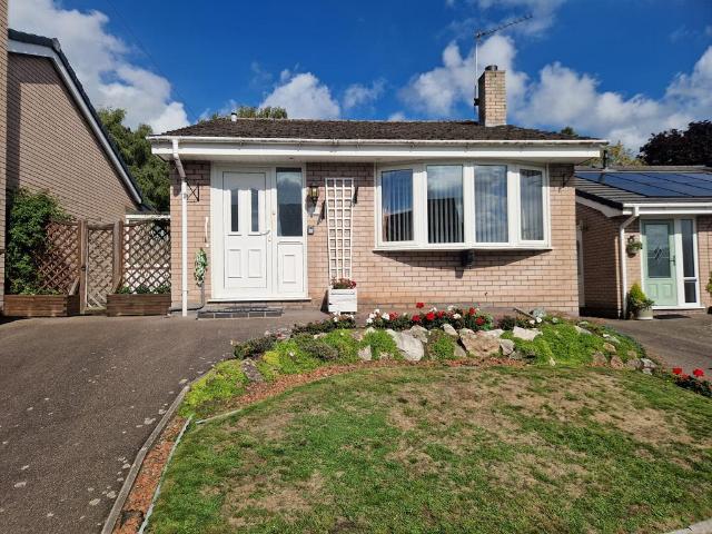 Thistle Close, Rugeley. WS15 2PQ 2 bed bungalow to rent £1,200 pcm £277 pw