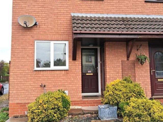 Thistle Close, Worcester 2 bed semi detached house to rent £1,000 pcm £231 pw