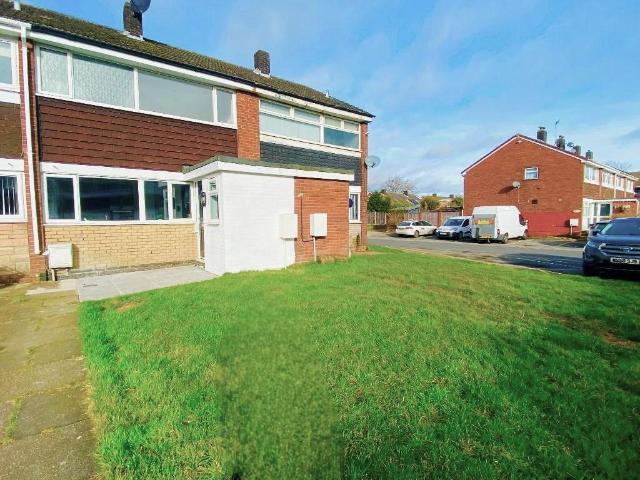 Thistledown Avenue, Burntwood, WS7 3 bed house to rent £1,200 pcm £277 pw