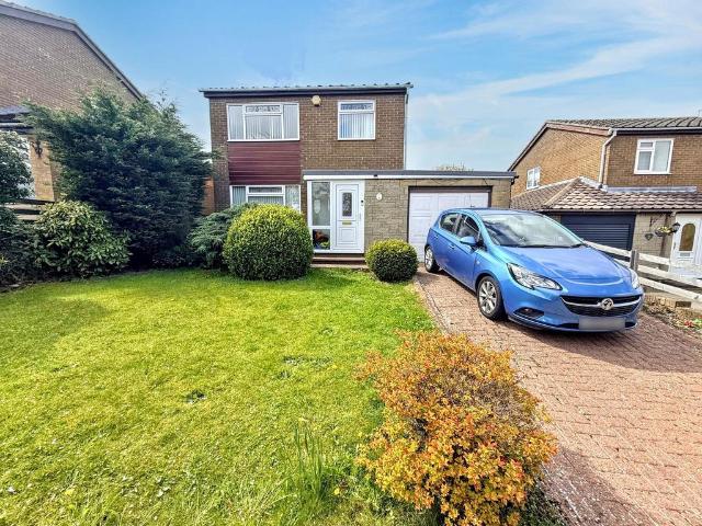 Thistledon Avenue, Whickham. 3 bed detached house to rent £1,600 pcm £369 pw