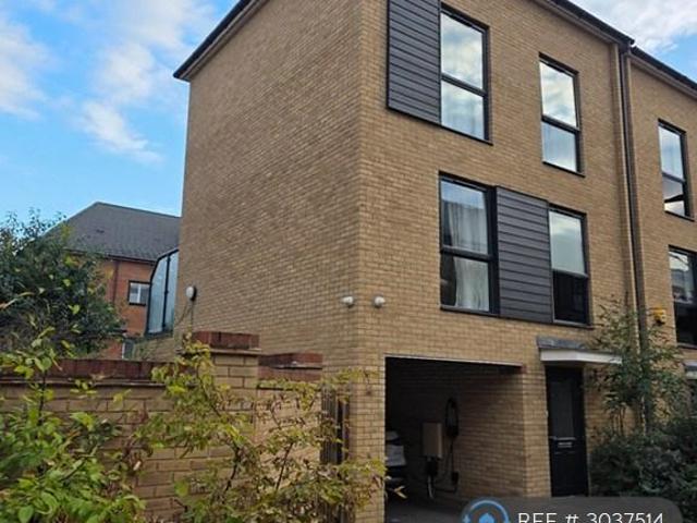 Thread St, Wallington, SM6 3 bed end of terrace house to rent £2,500 pcm £577 pw