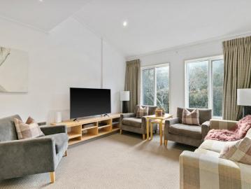 Thredbo Alpine Apartment 605: Luxury Ski Getaway Architect Redesigned with Breathtaking Views