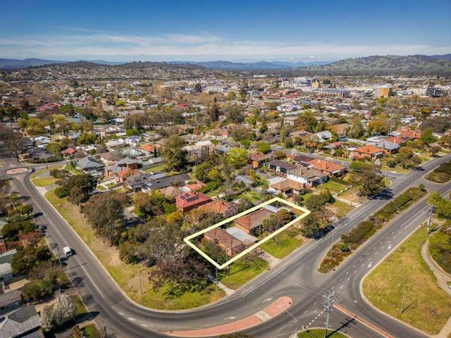 Three Units, One Title Popular Central Albury Location