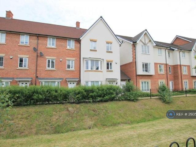 Three Valleys Way, Bushey, WD23 5 bed end of terrace house to rent £2,900 pcm £669 pw