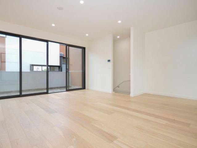 Three year New Townhouse: A Blend of Modern Elegance and Unmatched Convenience in Doncaster East