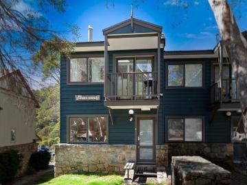 Three Bears 3 Rare Thredbo Chalet in Prestigious Woodridge Estate