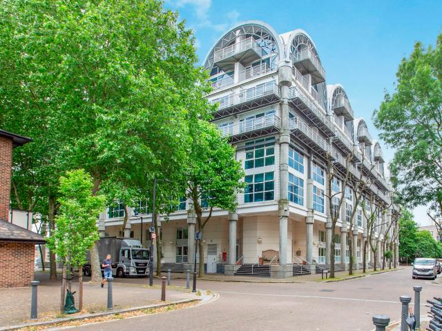 THREE Bed Apartment to LET In Southwark