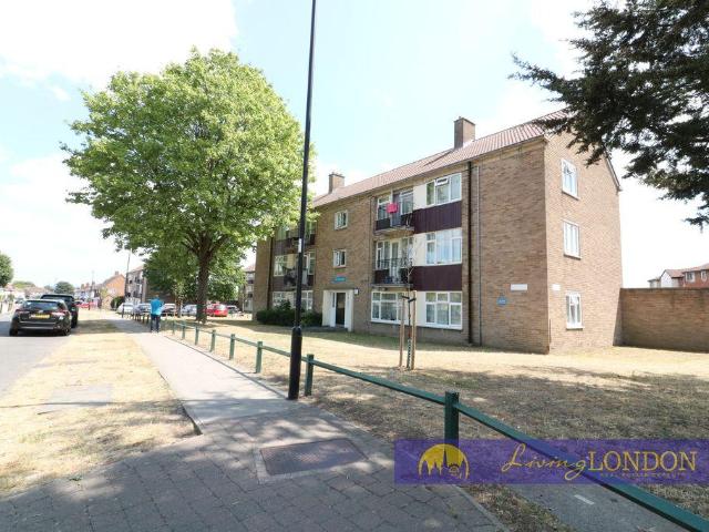 Three Bed Flat to Rent 3 bed flat to rent £1,950 pcm £450 pw