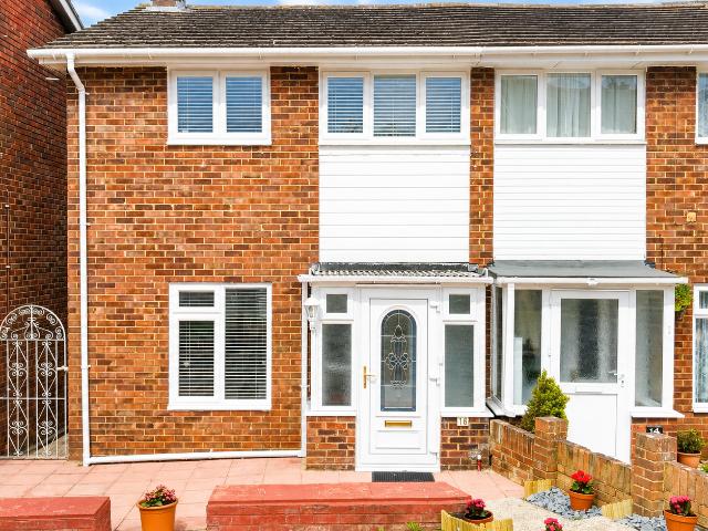 Three bed semi detached house to let in Basingstoke – Town centre location