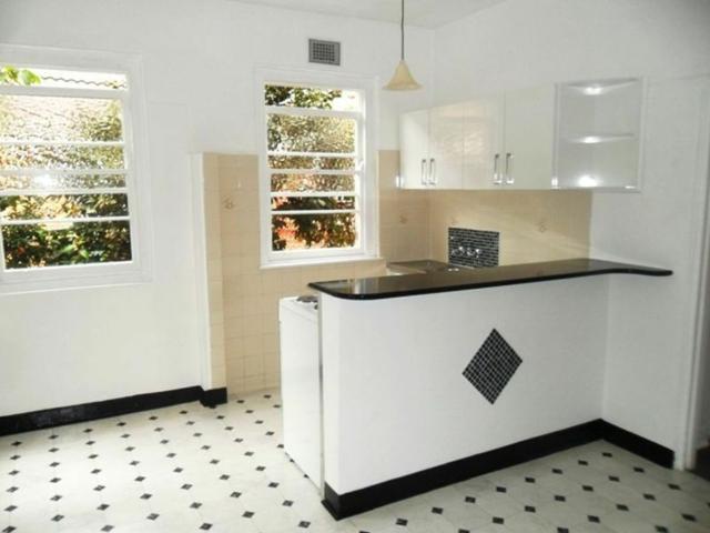 Three Bed Unit in Convenient Location