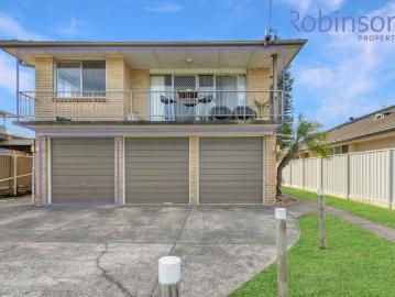 Three bedder with parkside outlook & beachside convenience