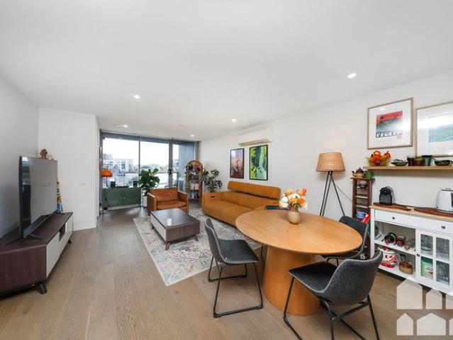 TWO BEDROOM PLUS HOME OFFICE IN THE RIVERSIDE APARTMENT BLOCK