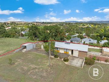THREE BEDROOM ON LARGE BLOCK OVERLOOKING CLUNES