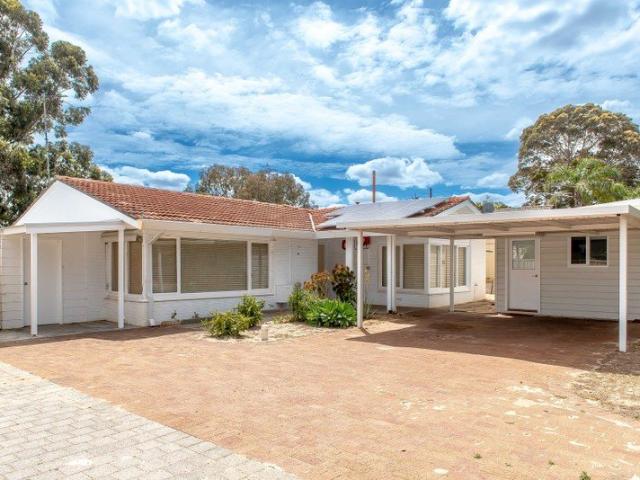 THREE BEDROOM ONE BATHROOM HOME WITH SEPARATE 1 X 1 GRANNY FLAT!